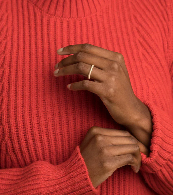 Personalised Engagement Rings for Women: What to Engrave and Why?